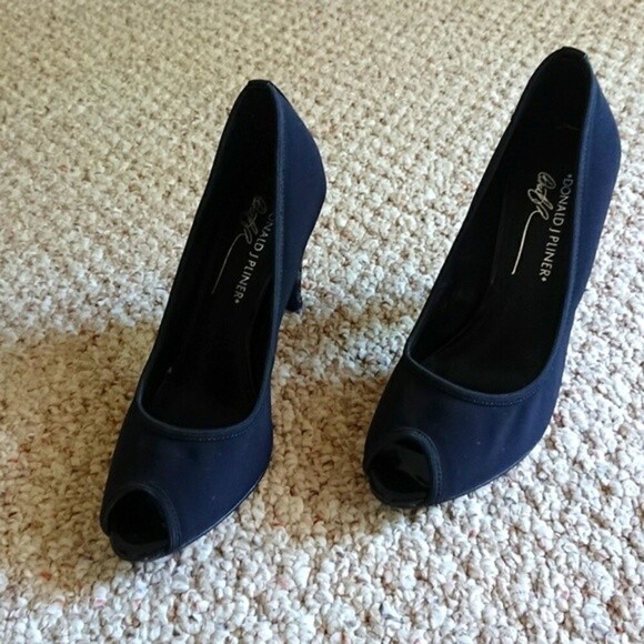 DONALD J PLINER FATIMA BLACK PEEP TOE HEELS -SIZE 7M - Picture 5 of 10